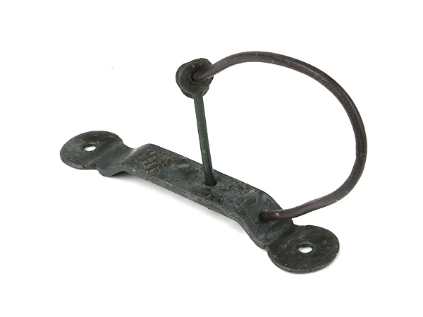 Beeswax Locking Penny End Screw on Staple