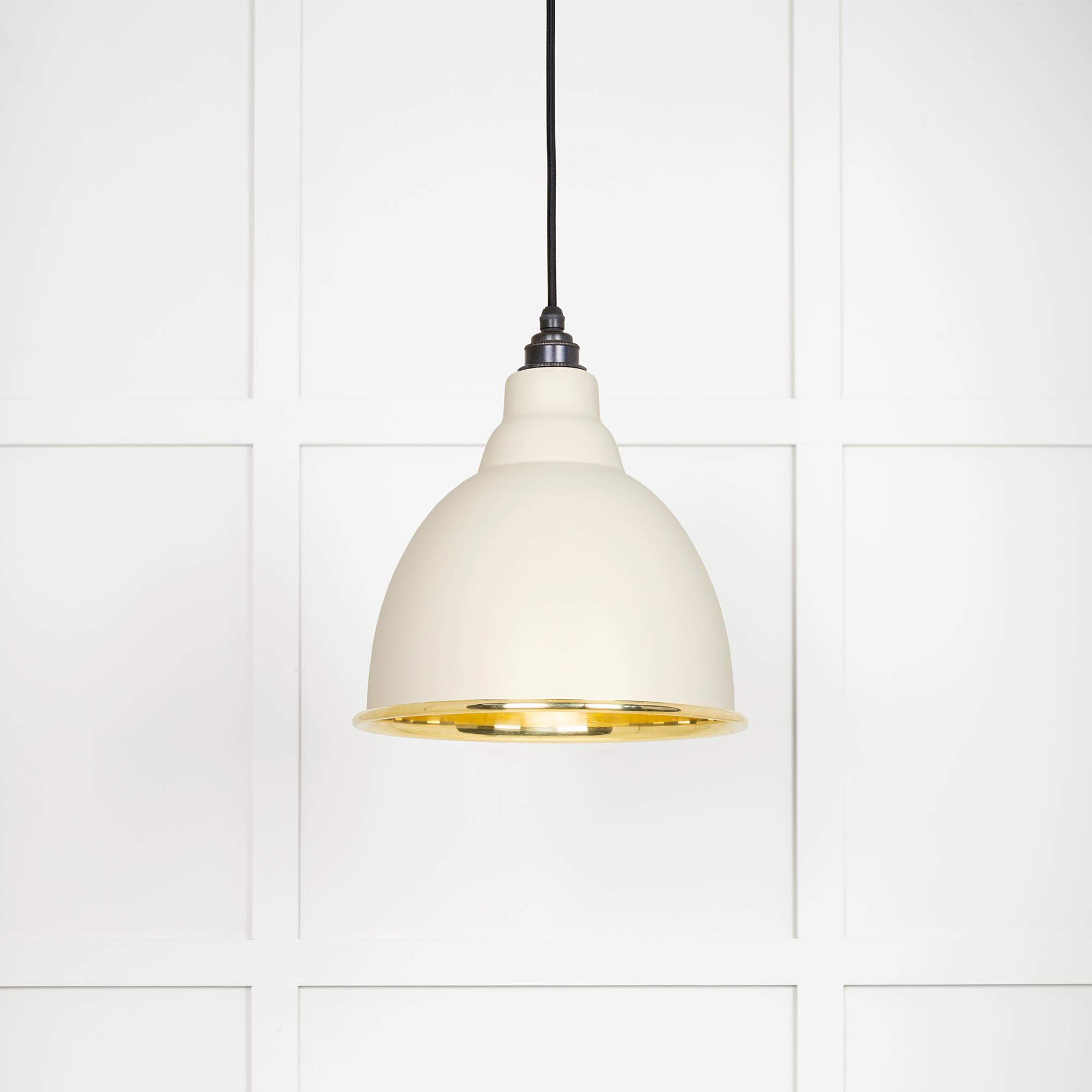 Smooth Brass Brindley Pendant in Teasel