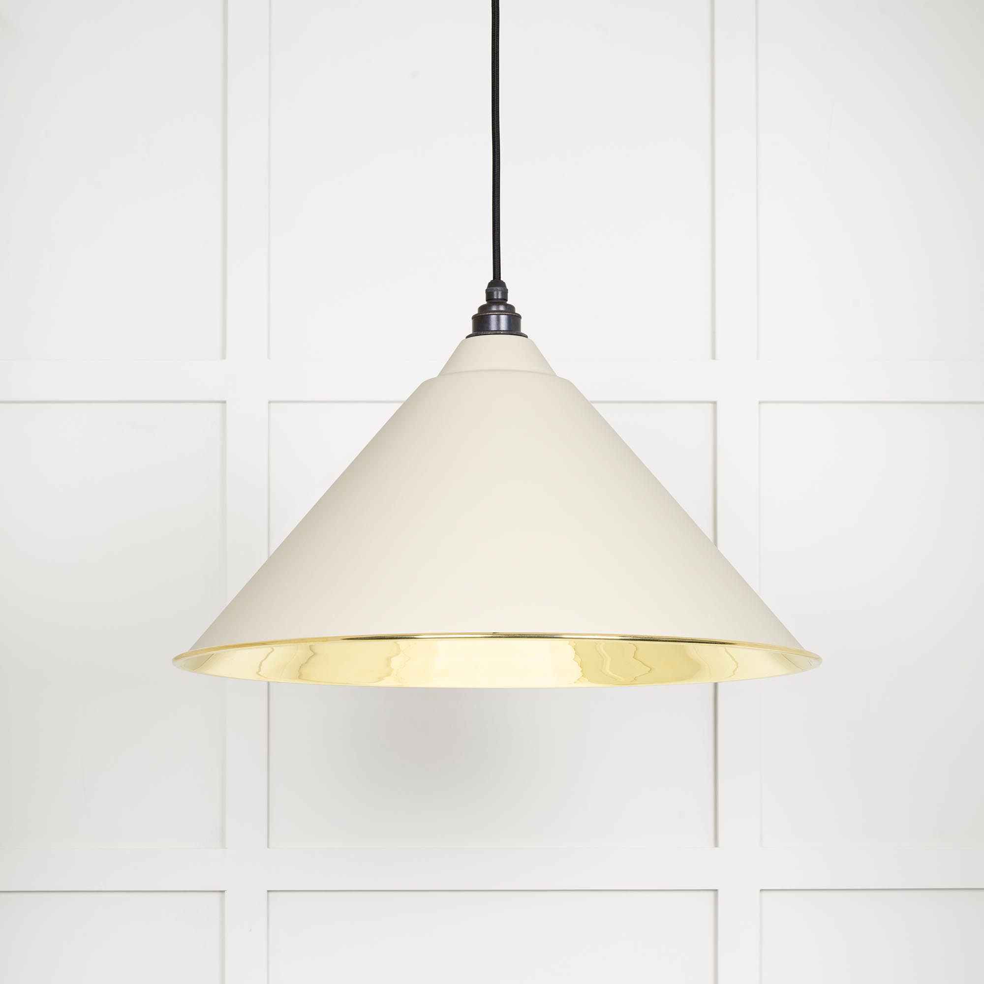 Smooth Brass Hockley Pendant in Teasel