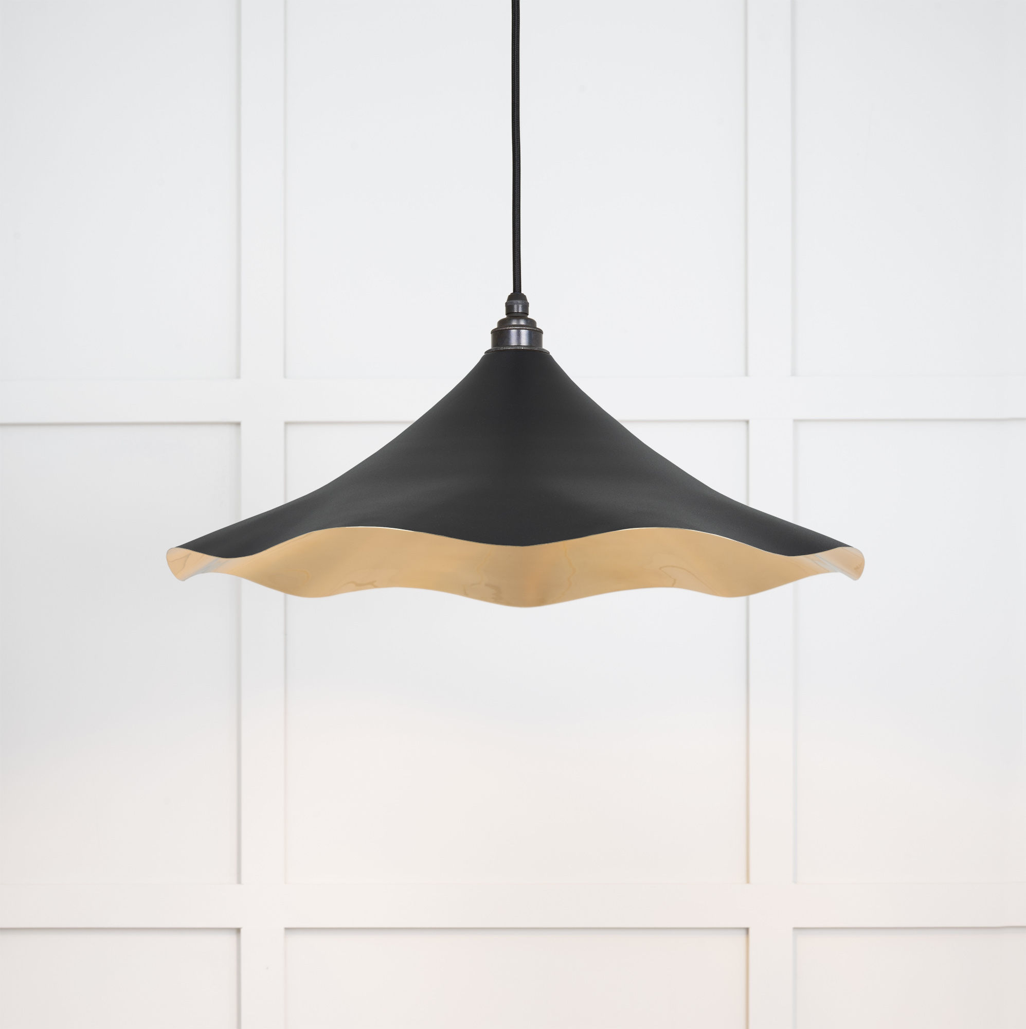 Smooth Brass Flora Pendant in Elan Black
